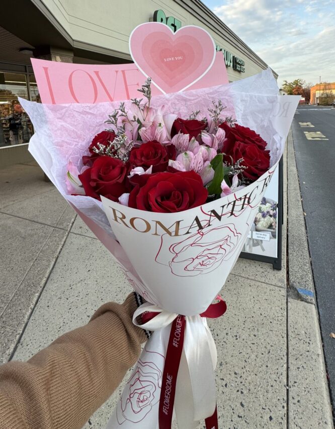 Order a small bouquet of fresh red roses, perfect for romantic gestures, anniversaries, and birthdays. A timeless expression of love and affection."