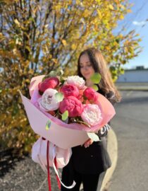 Luxurious peony bouquet featuring fragrant, romantic flowers for weddings and special occasions