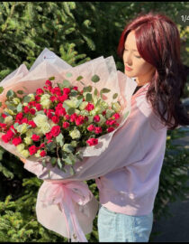 A bouquet of spray roses in white and pink hues.