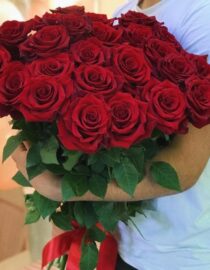 A bouquet of 25 red roses