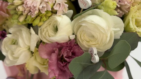 F30 "UR CUTE" Valentine’s Day Arrangement 💕🌸 - Image 3