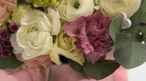 F30 "UR CUTE" Valentine’s Day Arrangement 💕🌸 - Image 2
