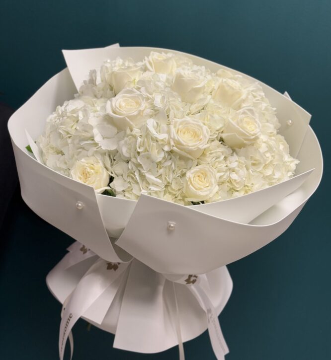 Pure Elegance Bouquet – White Hydrangeas & Roses